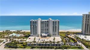 Sandpiper Bay - Building aerial view